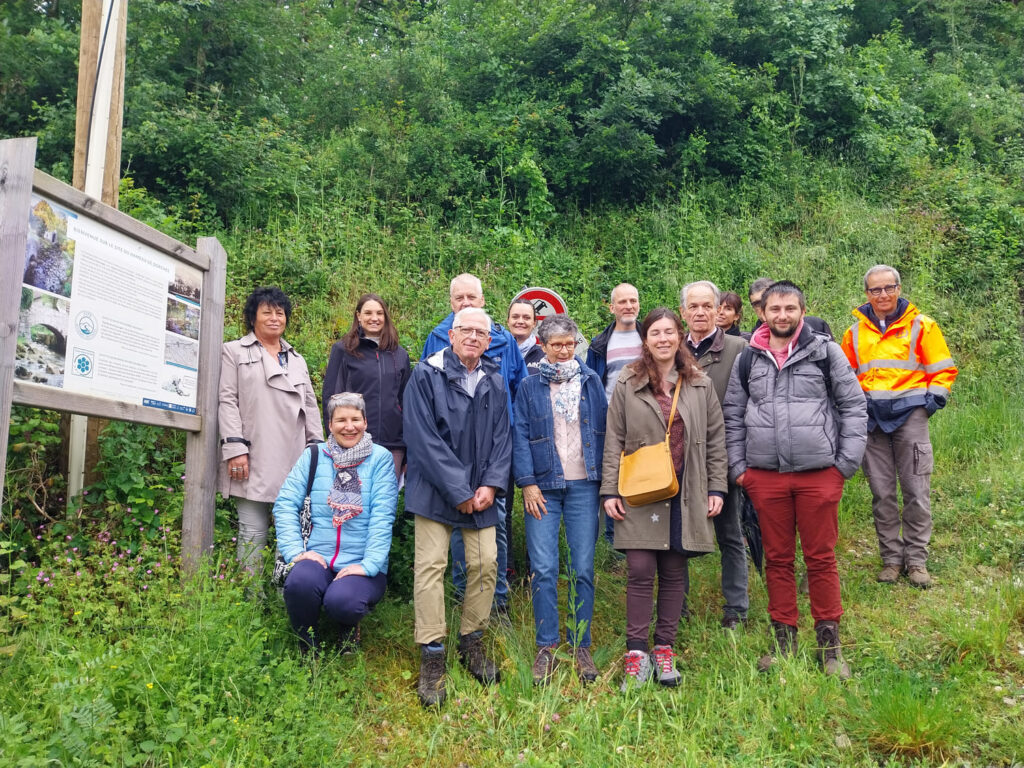 Photo d'un groupe de personnes pendant l'inauguration du sentier de la Dorche - par le Département de l'Ain